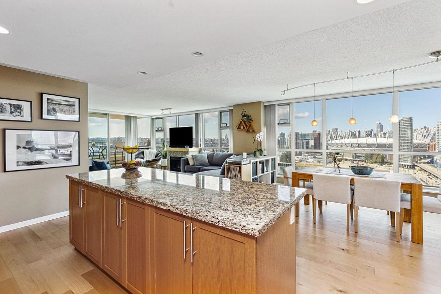 2102 125 Milross Avenue