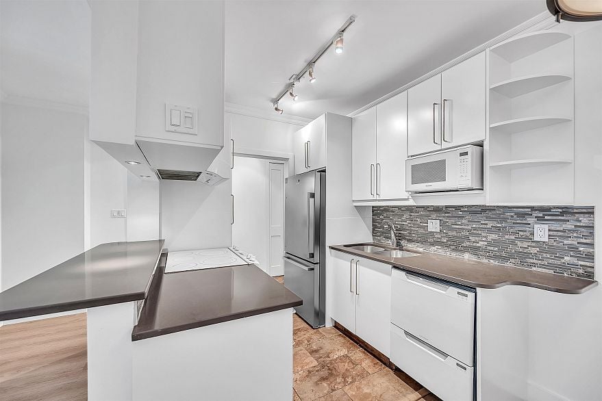 209 1655 Nelson Street