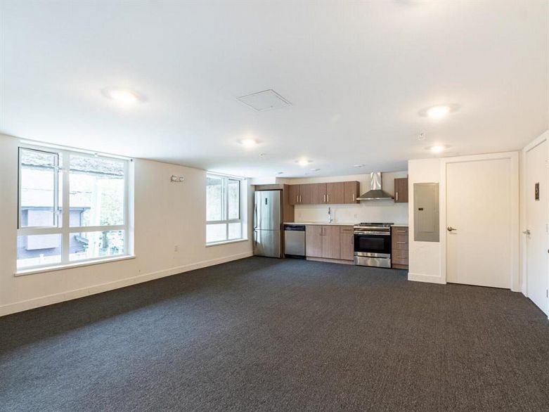 PH5 2889 E 1st Avenue