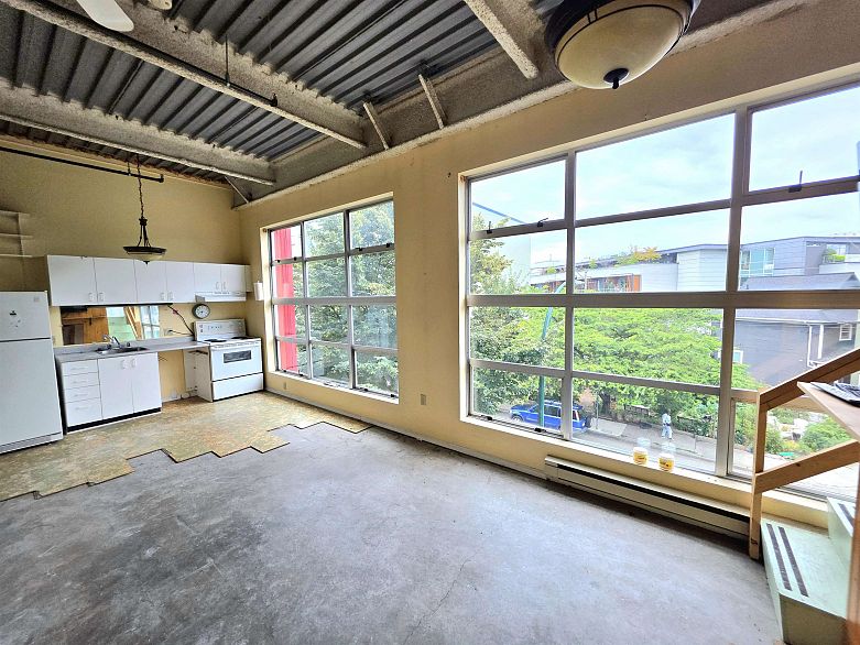 201 272 E 4th Avenue