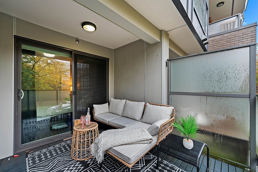 208 3456 Commercial Street