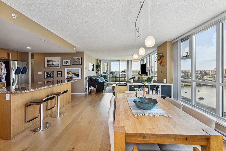 2102 125 Milross Avenue