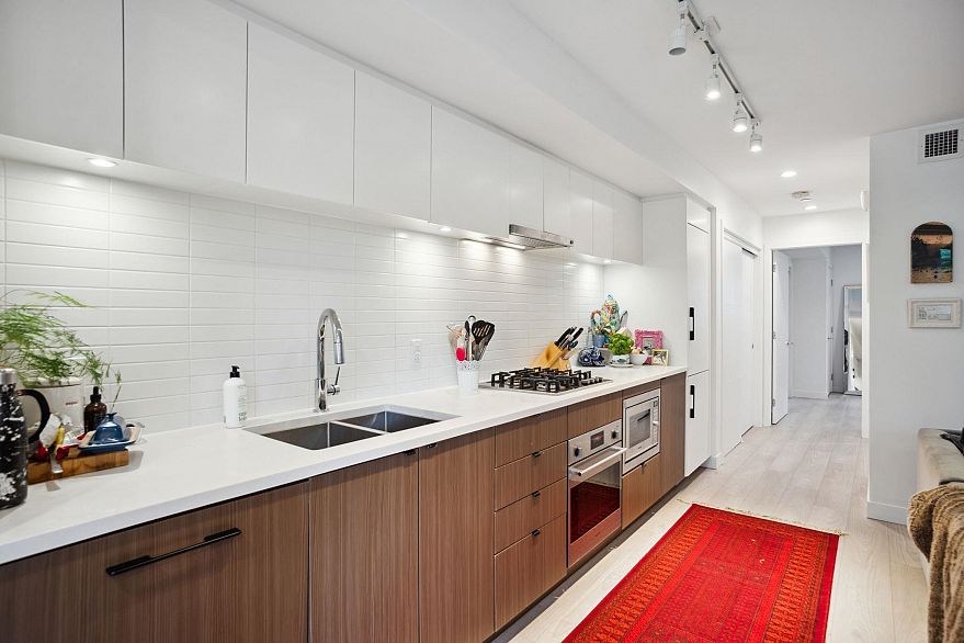 109 321 E 16th Avenue