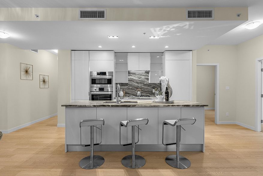 309 2565 Maple Street