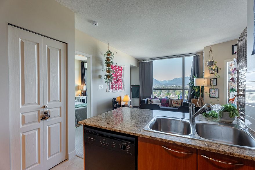 1506 4028 Knight Street