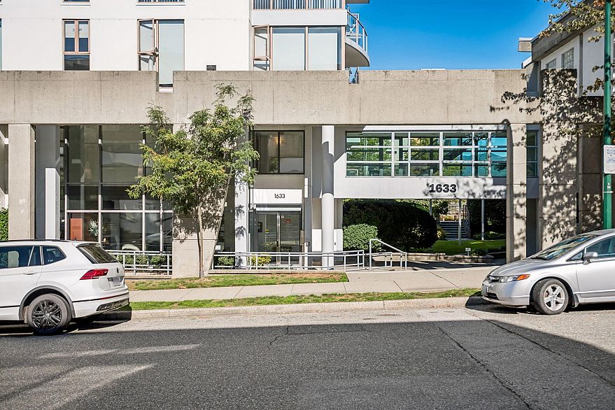 205 1633 W 8th Avenue