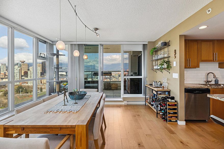 2102 125 Milross Avenue