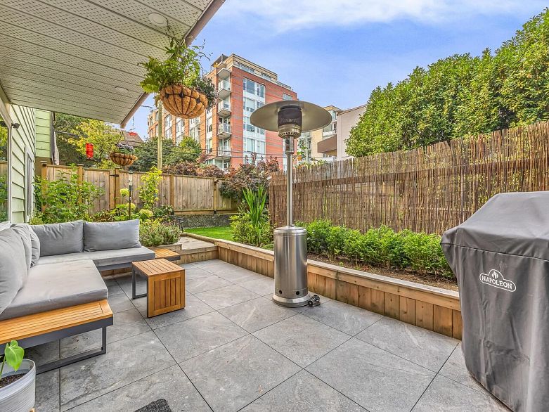 102 334 E 5th Avenue