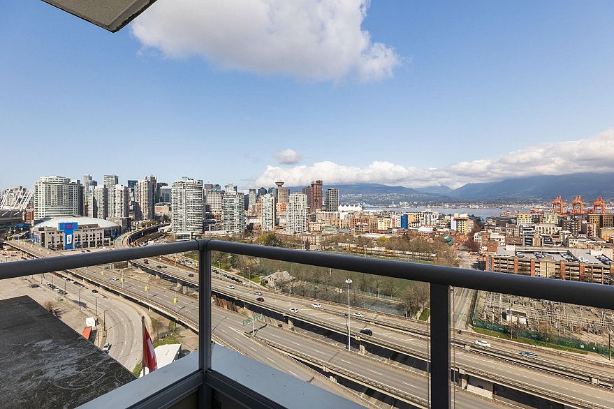 2102 125 Milross Avenue