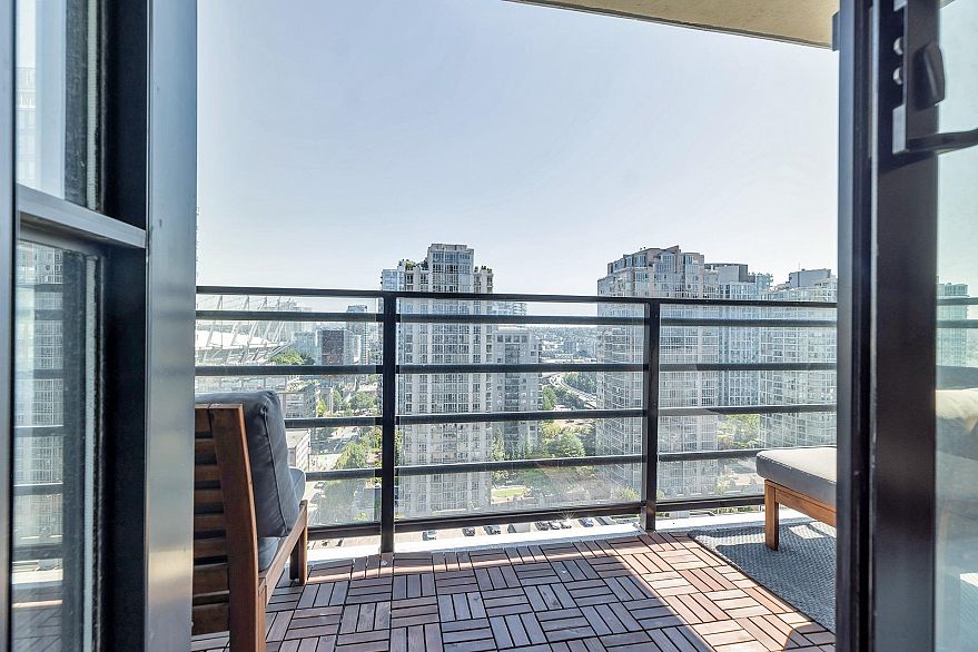 2003 909 Mainland Street