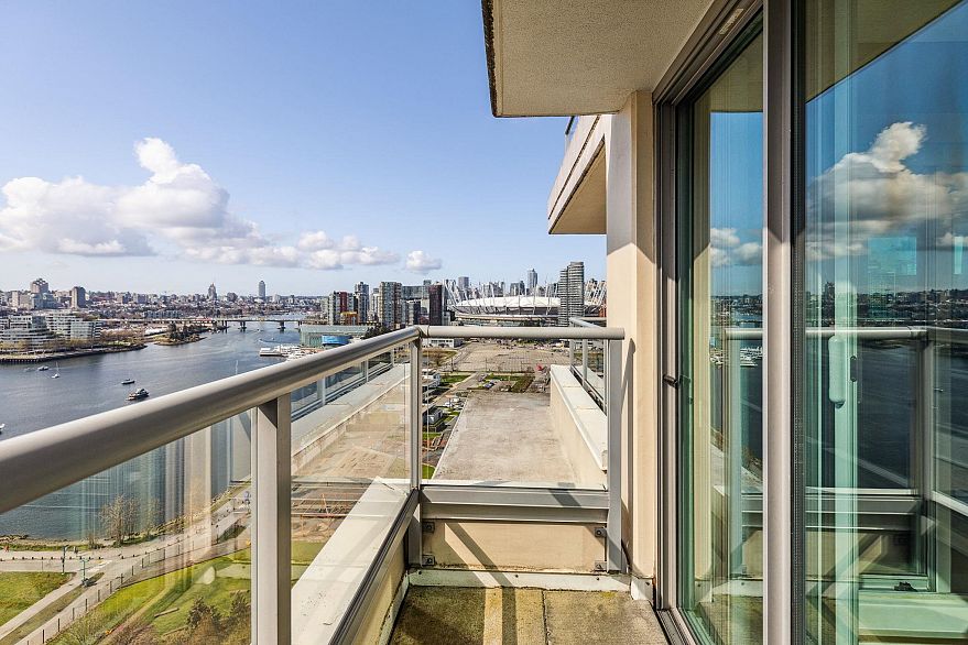 2102 125 Milross Avenue