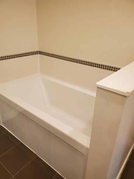 412 1205 Howe Street