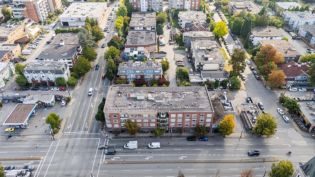 402 2828 Main Street