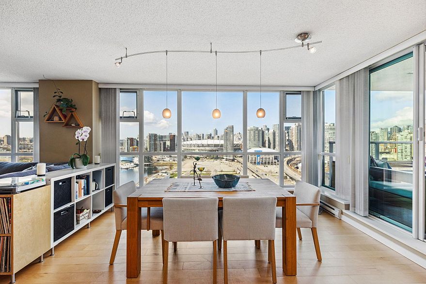 2102 125 Milross Avenue