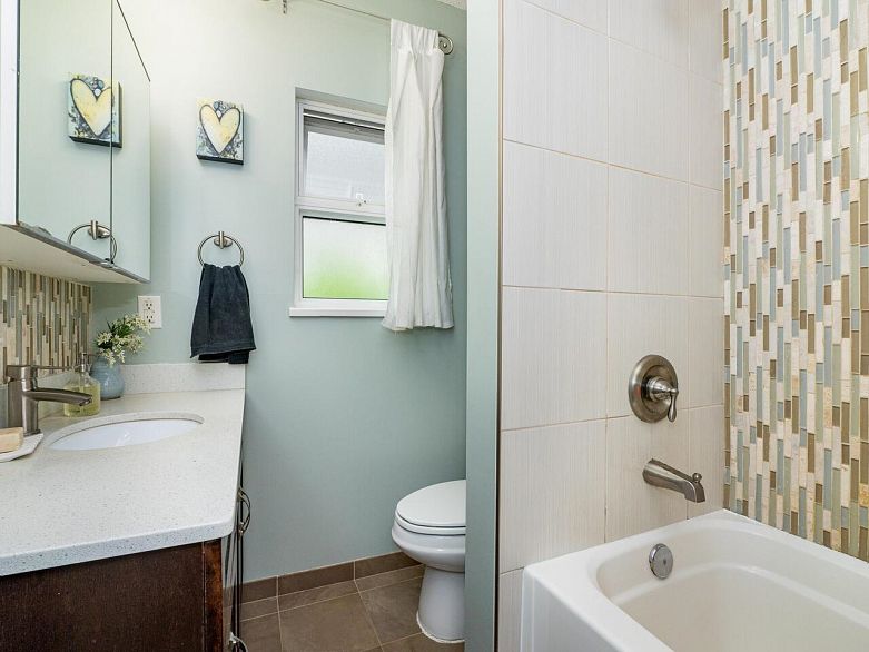 3706 W King Edward Avenue