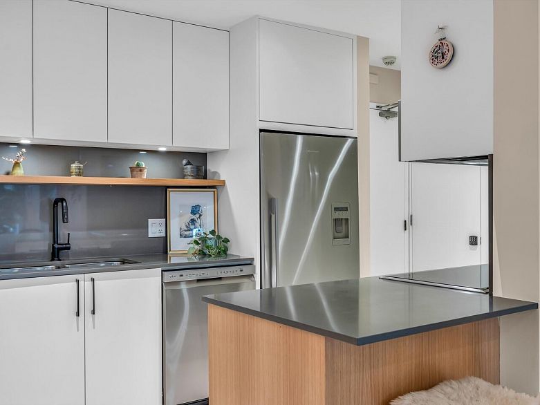 102 334 E 5th Avenue