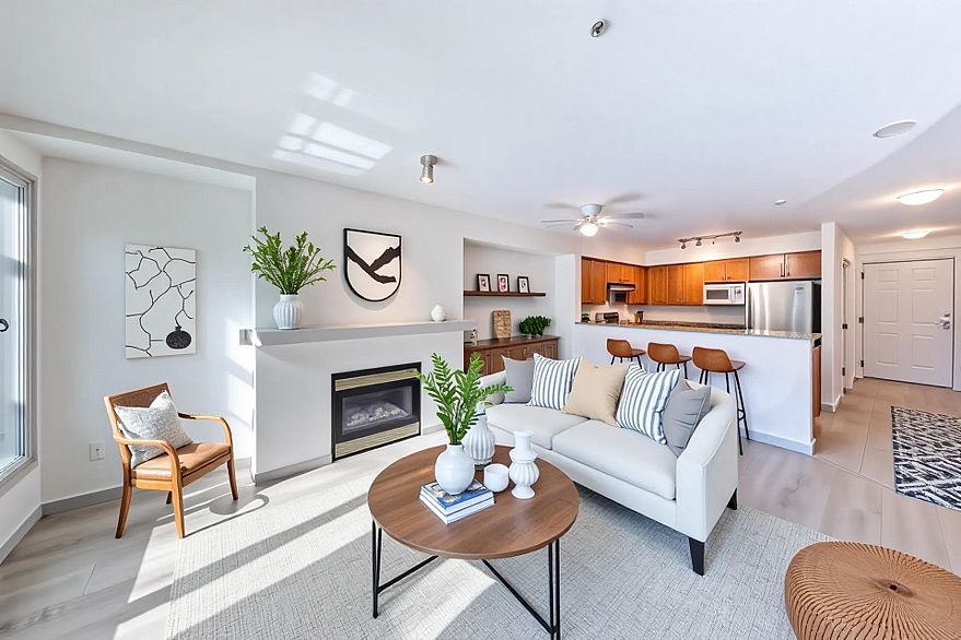 215 3727 W 10th Avenue