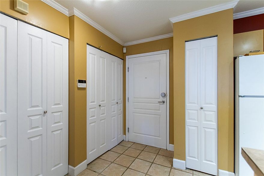 210 1989 Dunbar Street