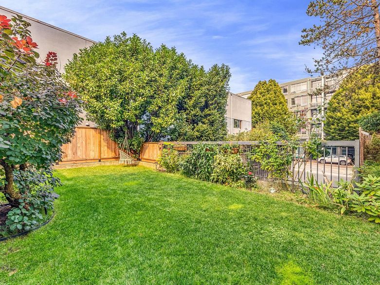 102 334 E 5th Avenue