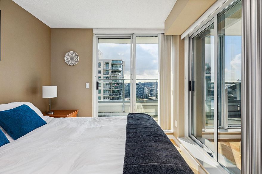 2102 125 Milross Avenue