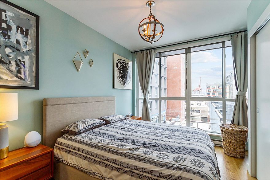 304 557 E Cordova Street