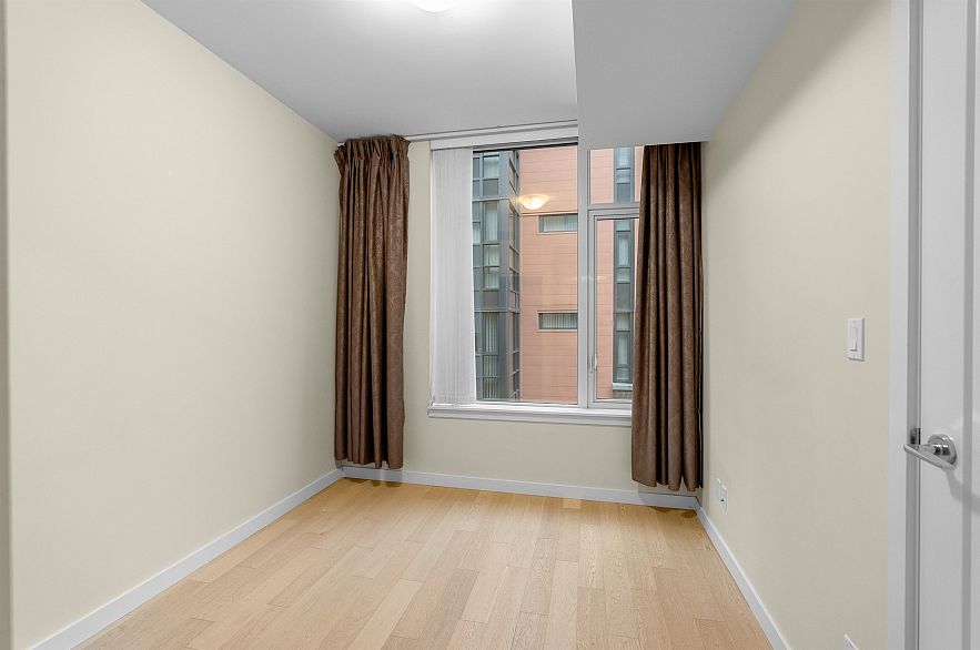 309 2565 Maple Street