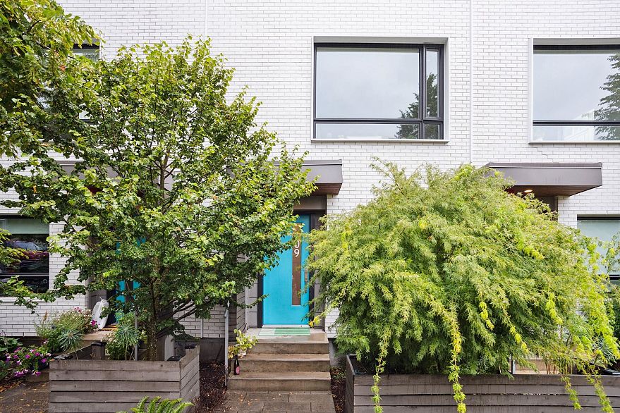 109 321 E 16th Avenue