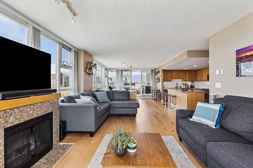 2102 125 Milross Avenue