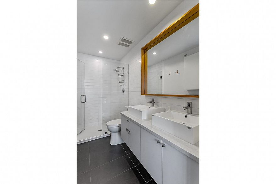 304 557 E Cordova Street