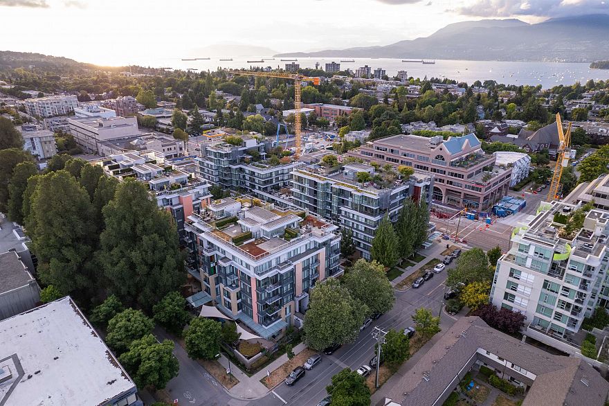 309 2565 Maple Street