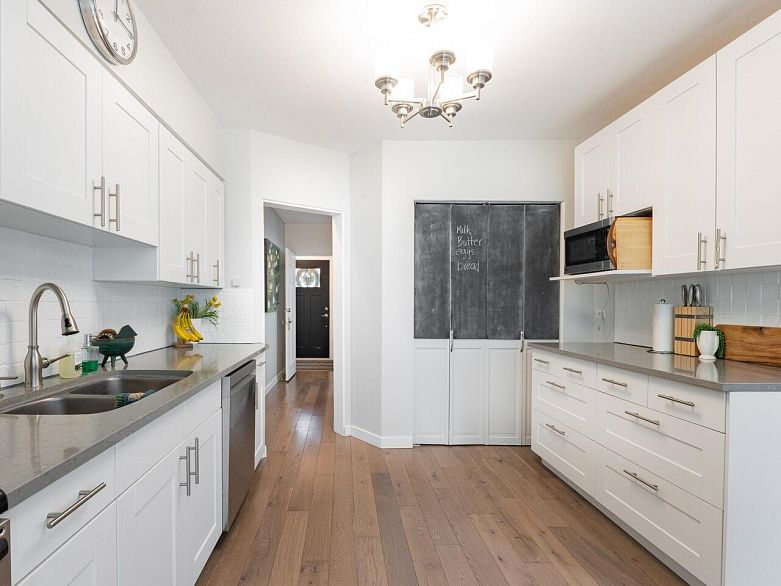 3706 W King Edward Avenue