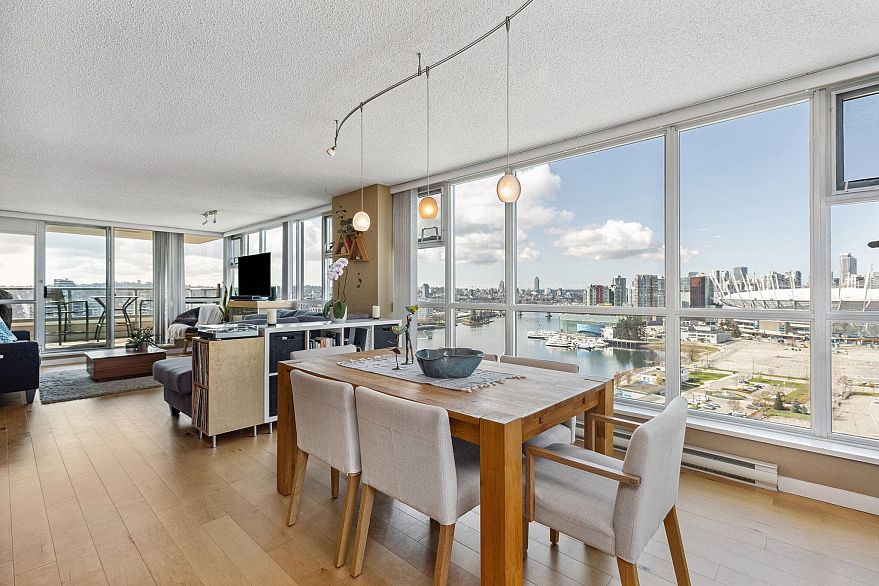 2102 125 Milross Avenue