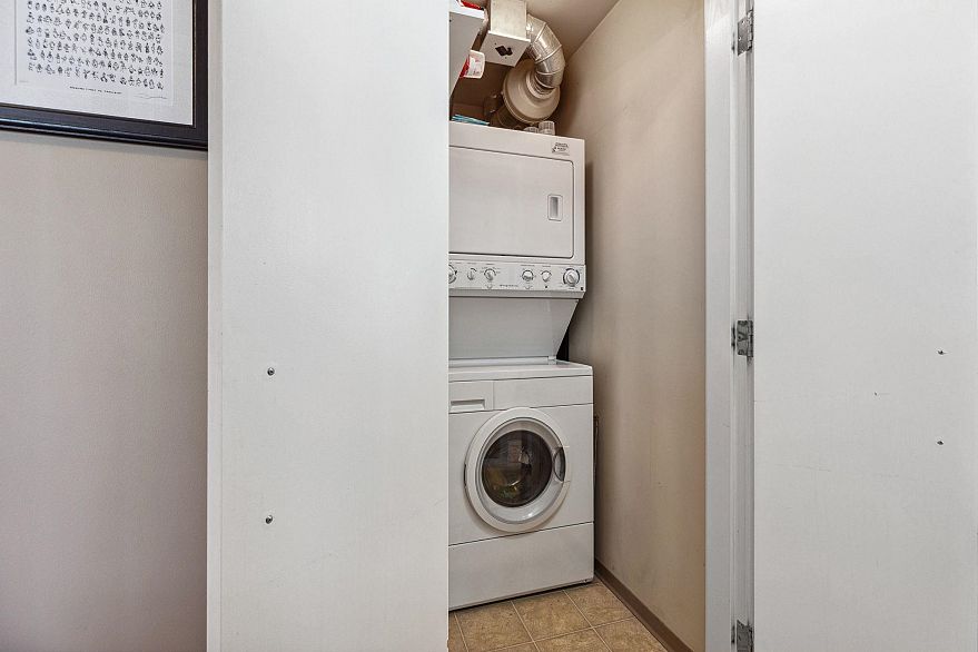 2102 125 Milross Avenue