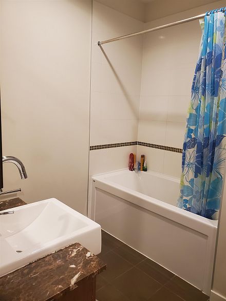 412 1205 Howe Street