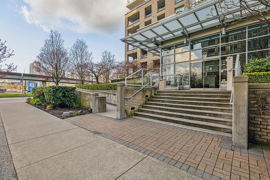 2102 125 Milross Avenue