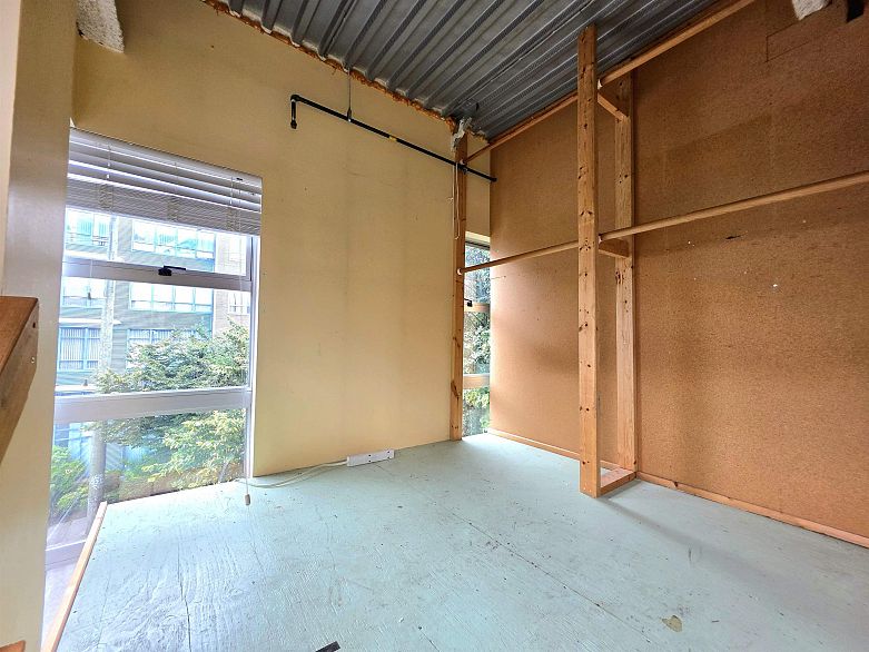 201 272 E 4th Avenue