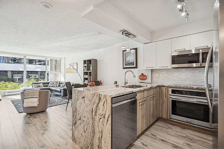 205 1633 W 8th Avenue