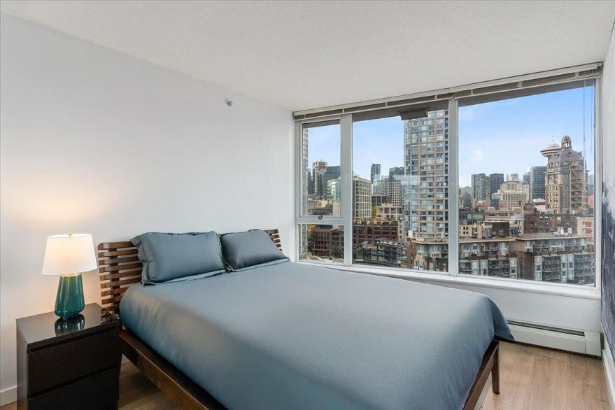 1805 58 Keefer Place