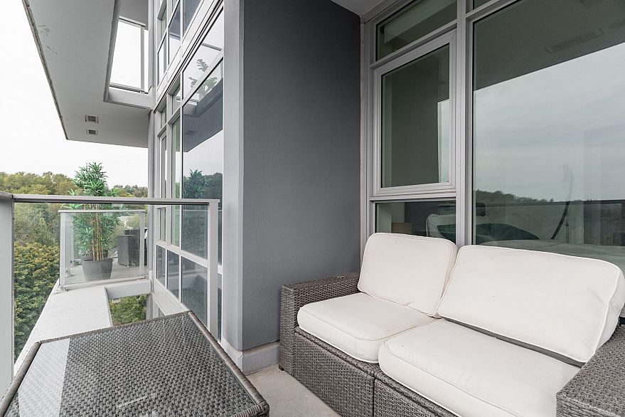 1908 8538 River District Crossing