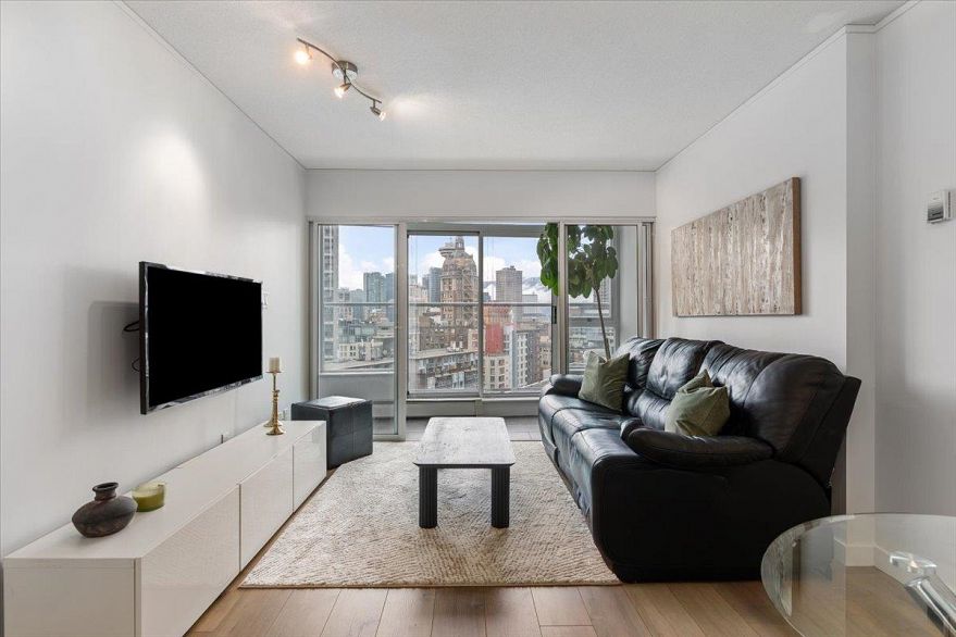 1805 58 Keefer Place