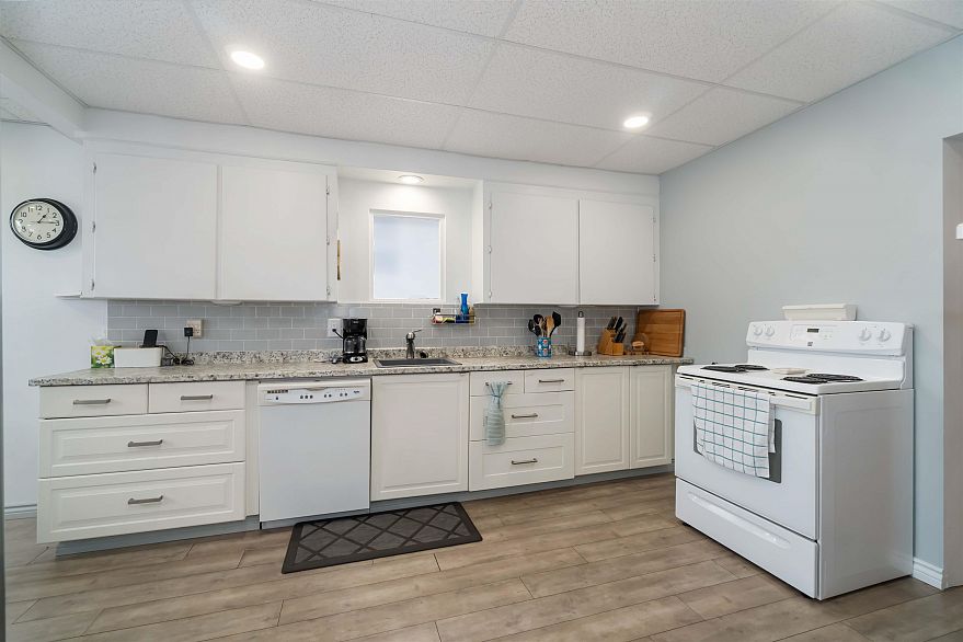 2235 East 52nd Avenue