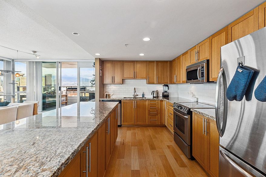 2102 125 Milross Avenue