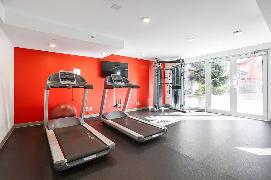 305 933 E Hastings Street