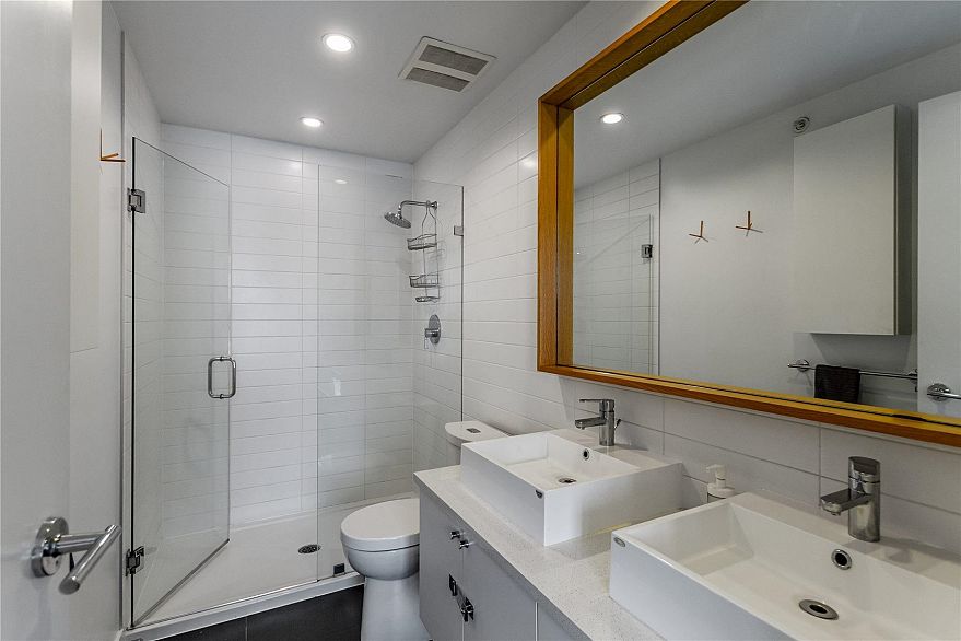 304 557 E Cordova Street