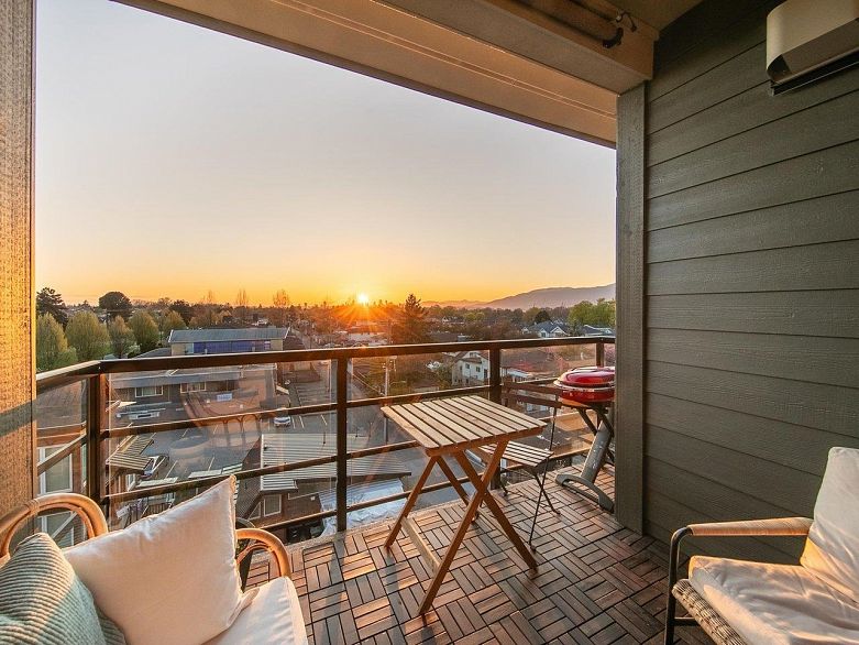 PH5 2889 E 1st Avenue