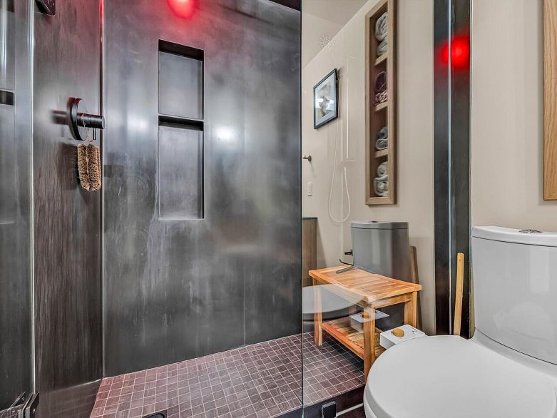 102 334 E 5th Avenue