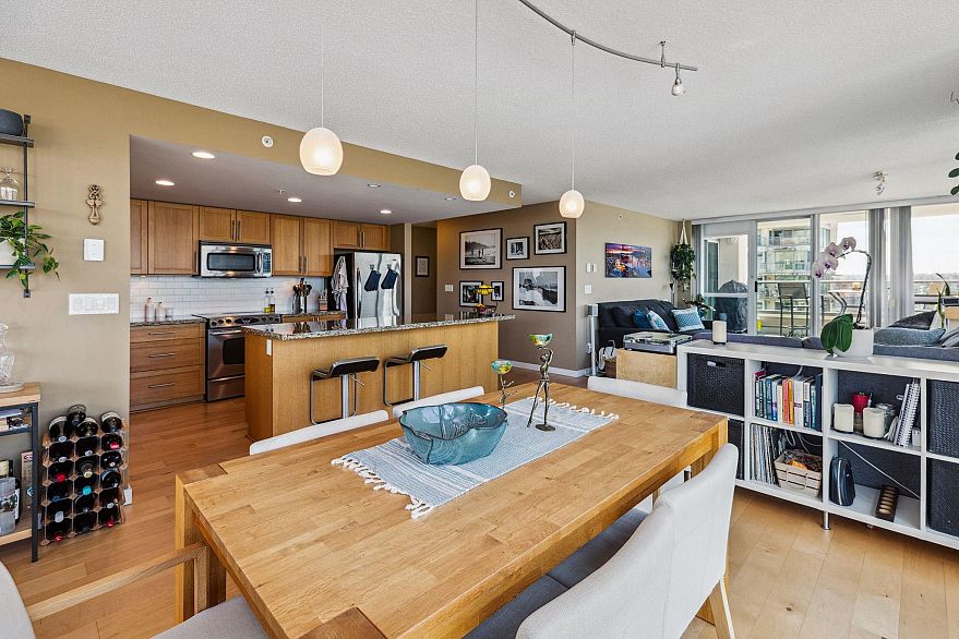 2102 125 Milross Avenue