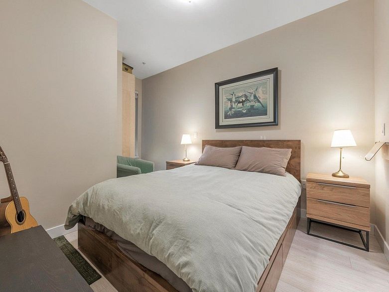 PH5 2889 E 1st Avenue