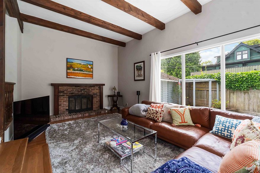 1120 Devonshire Crescent