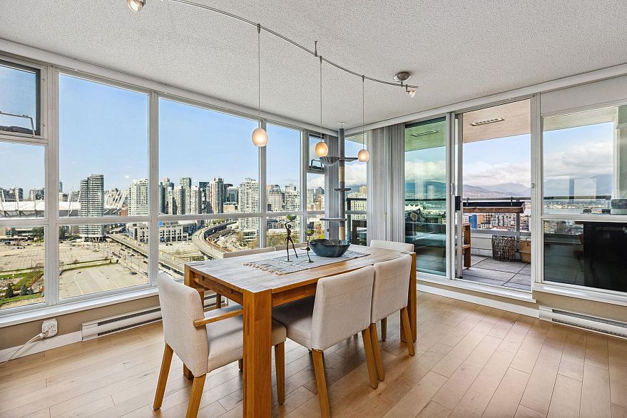 2102 125 Milross Avenue